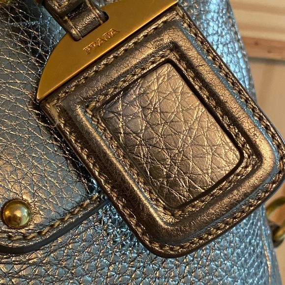 ❤️PRADA SILVER PURSE❤️ - Picture 3 of 16
